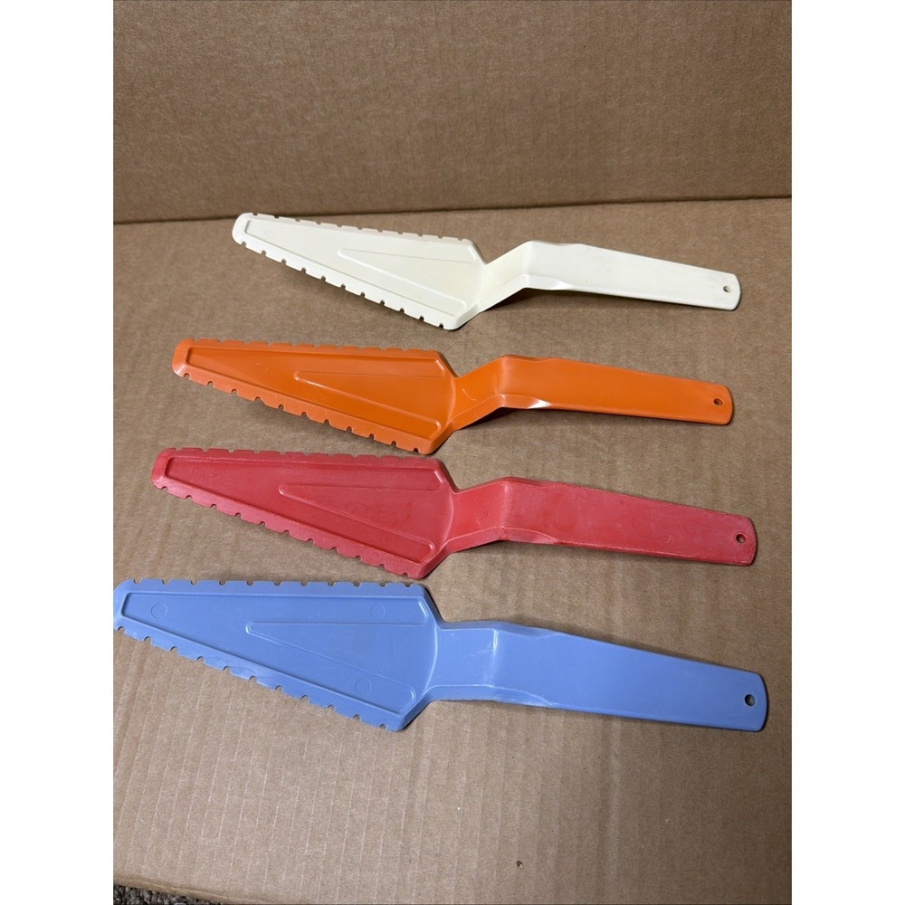 Lot Of 4 Vtg Tupperware Pie Servers 1228